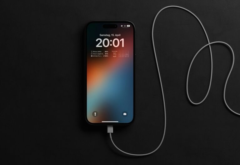 iCloud Backup dauert lange – iPhone mit gesperrtem Bildschirm am Ladekabel